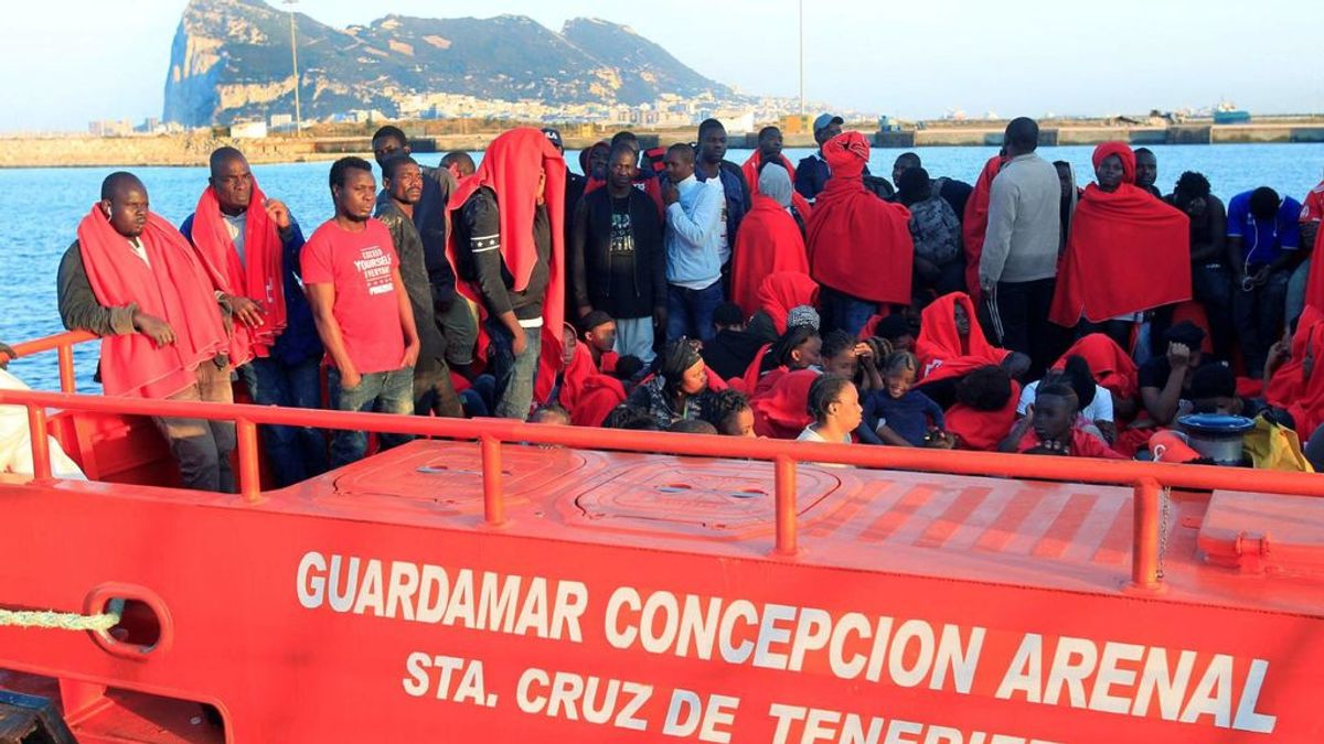 Retener a los migrantes en el mar, la propuesta de Austria e Italia en la Unión Europea