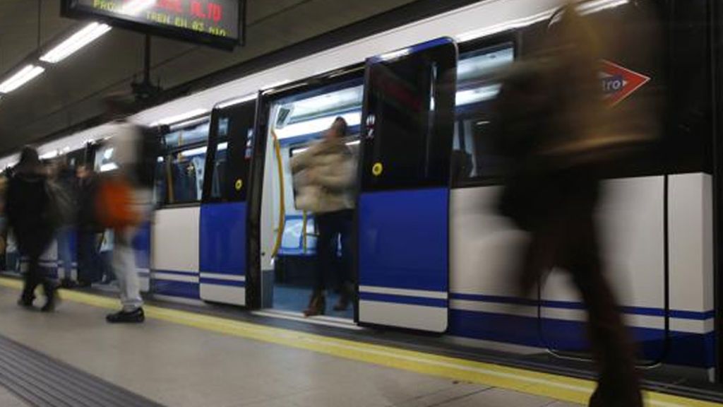 Incidente en el Metro de Madrid al explotar el portátil a un viajero Incidente en el Metro de Madrid al explotar el portátil a un viajero