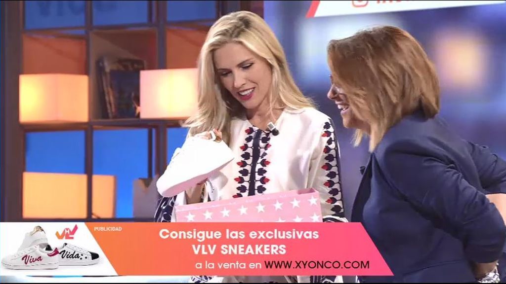 ¡Toñi Moreno sorprende a Judit Mascó con las VLV sneakers!