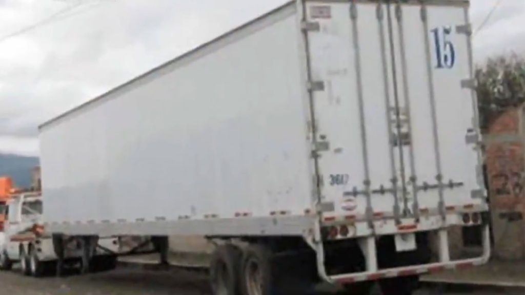 La Fiscalía de Jalisco abandona un camión con 157 cadáveres en un solar