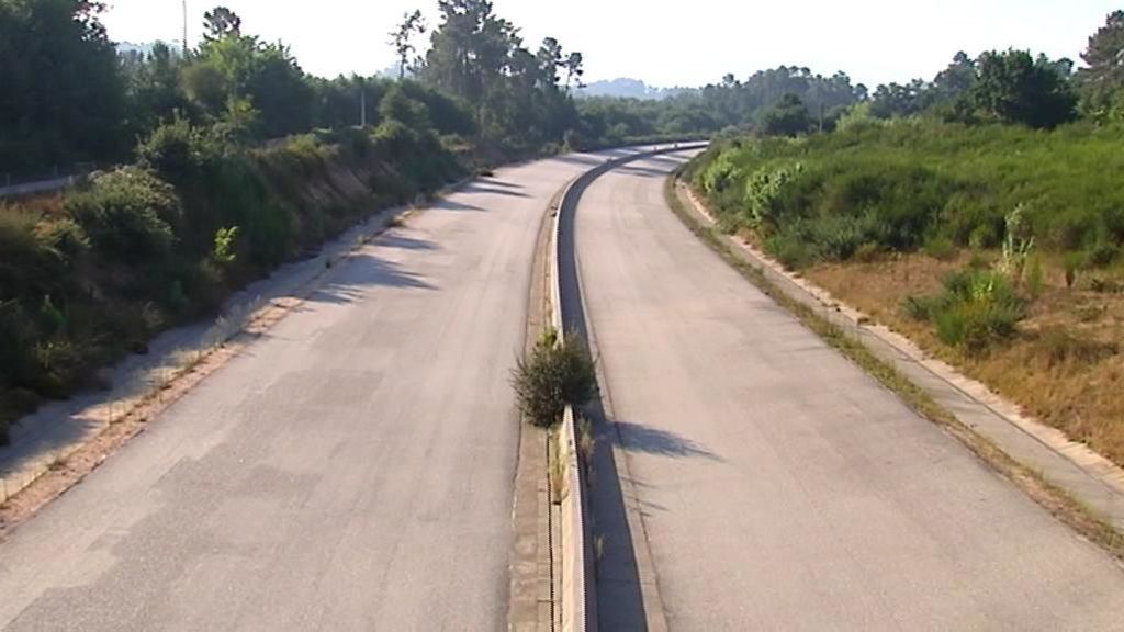 La autovía fantasma de los 18 millones que solo sirve para pasear