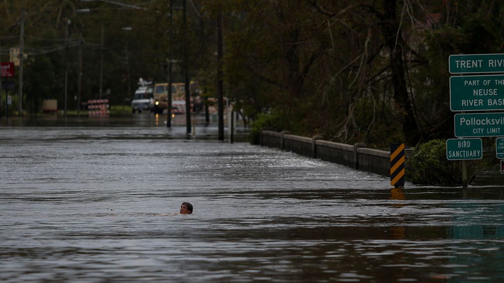 Florence deja ríos a punto de desbordarse, ciudades cercadas y 16 muertos