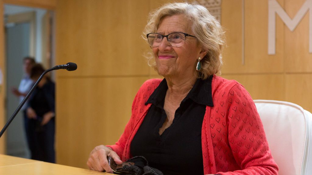 Manuela Carmena abandona el hospital y hará "vida normal", aunque "tranquila", tras su caída Manuela Carmena abandona el hospital y hará "vida normal", aunque "tranquila", tras su caída
