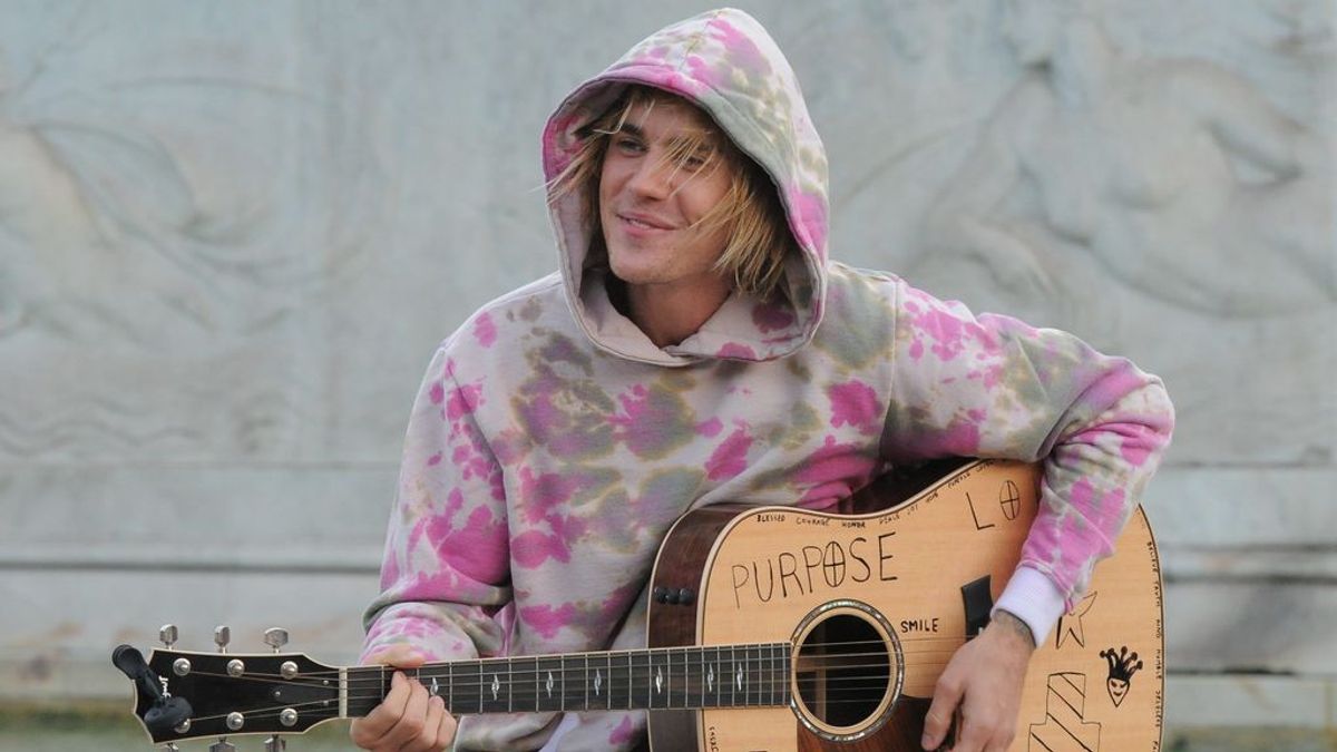 Bieber, trovador callejero en Buckingham Palace para conquistar a su chica