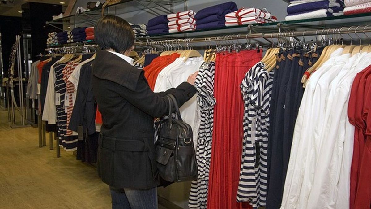 Los pequeños comercios y empresarios de Castilla y León ponen en duda la propuesta de cobrar por probarse ropa: "No es la solución definitiva"