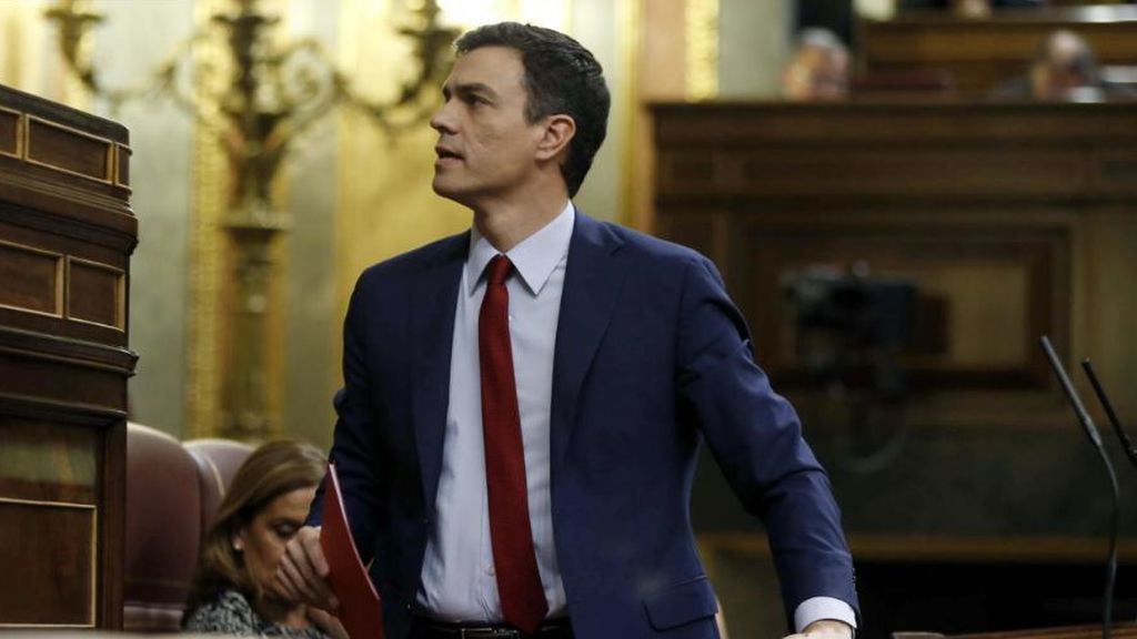 Sánchez apaga un fuego tras otro para intentar lograr presupuestos y la oposición estalla