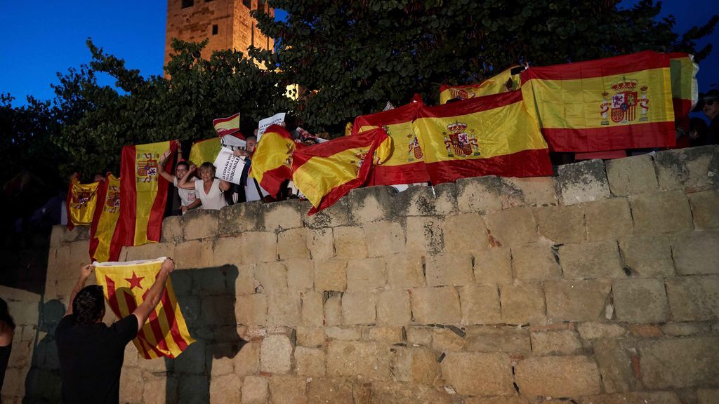 Destrozan la placa de la renombrada plaza 1 de octubre de San Cugat del Vallés