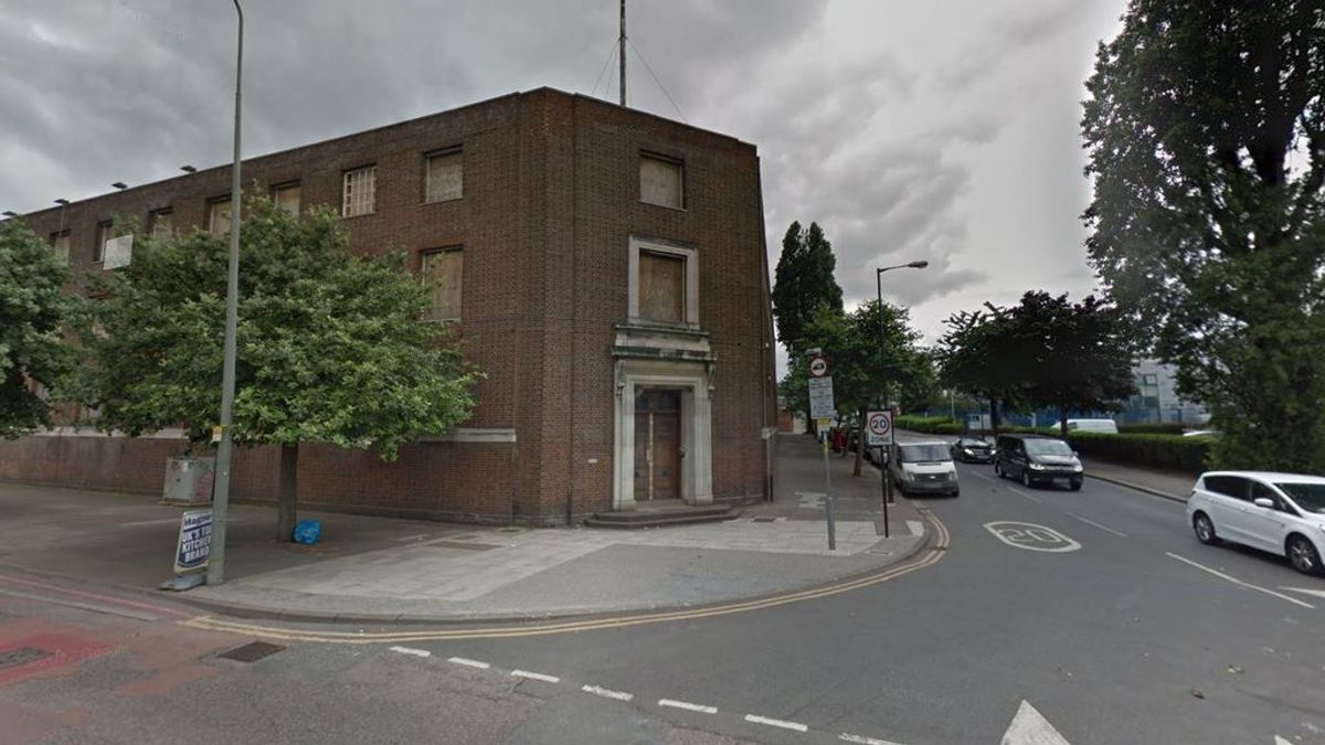 Tres heridos por un atropello supuestamente intencionado junto a una mezquita de Londres