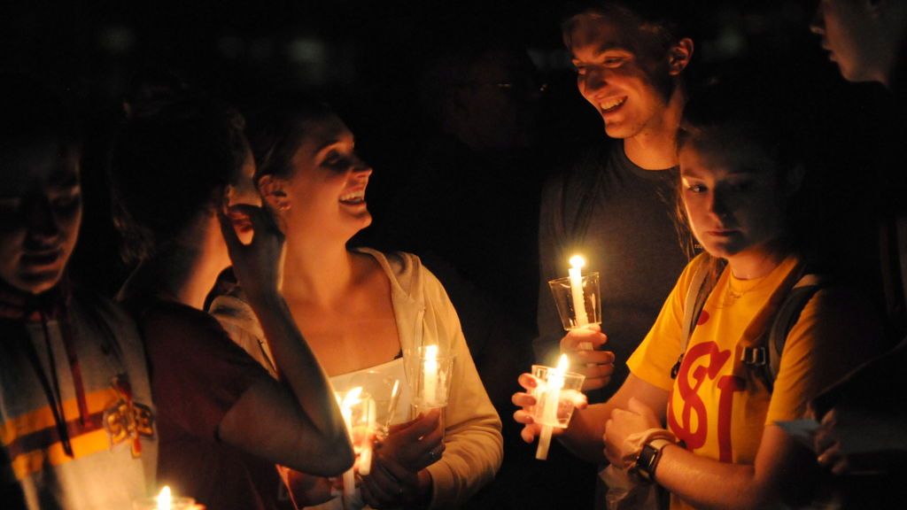 Cientos de estudiantes despiden a Celia Barquin en su universidad en EE.UU.