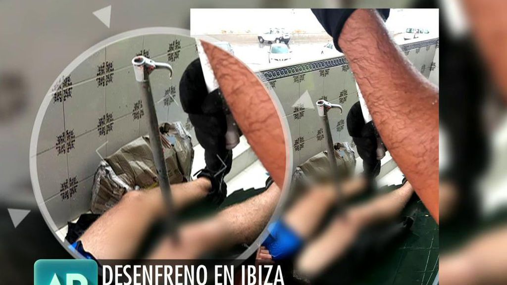 Desenfreno en Ibiza: Un británico queda empalado en una sombrilla tras tirarse de un balcón