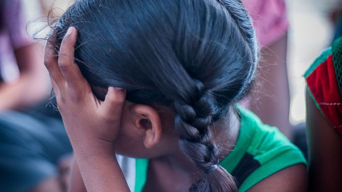 Una menor de 7 años permanece en estado crítico tras haber sido violada con una tubería en India