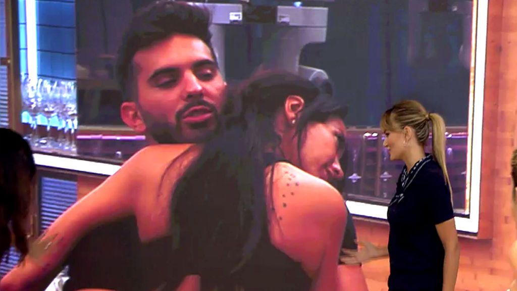 Última hora GH VIP:  Los besos y abrazos de Suso y Aurah delante de sus compañeros