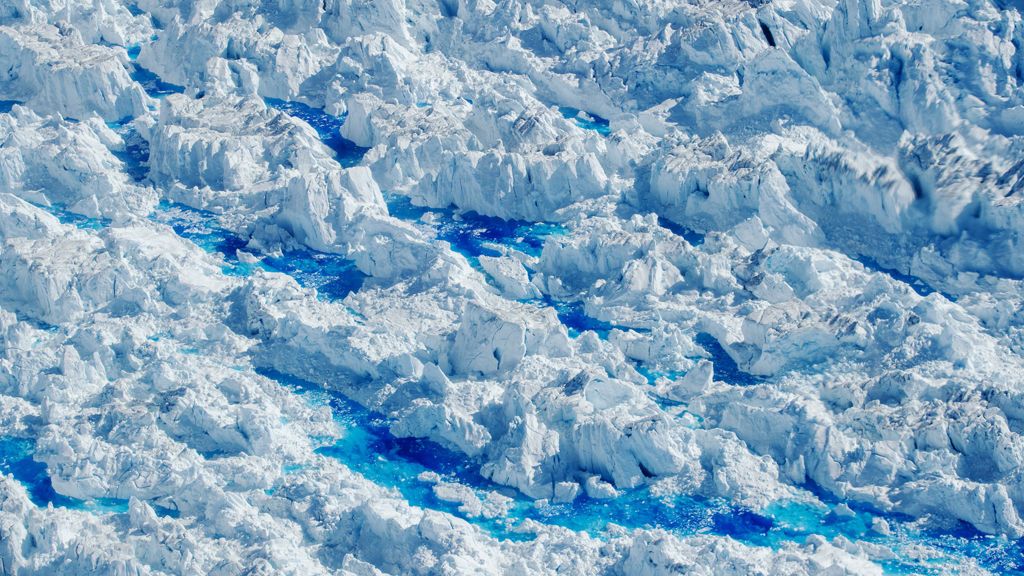 El impactante desprendimiento de un glaciar en Groenlandia