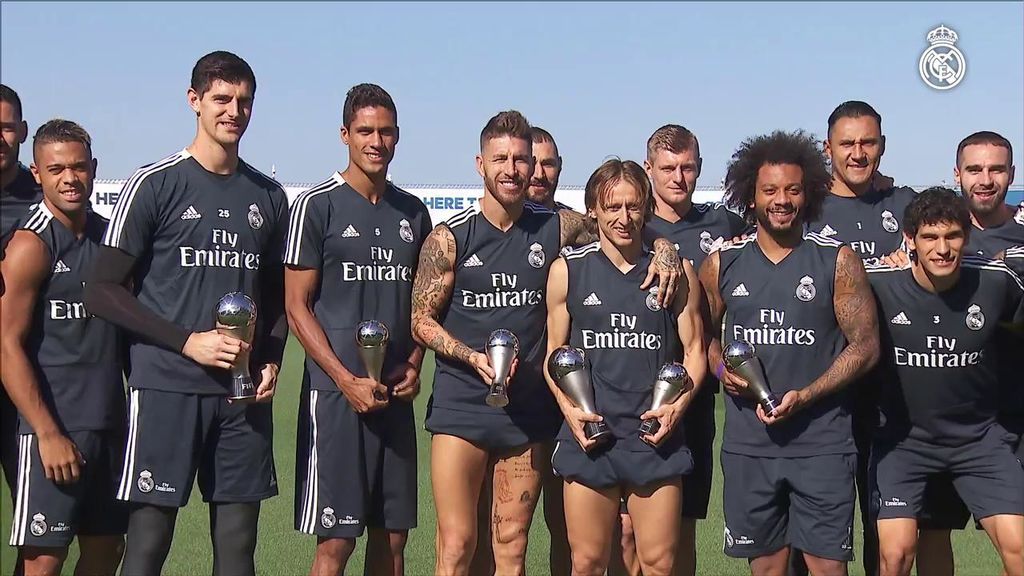 El mensaje de Sergio Ramos al vestuario del Madrid en la foto oficial con todos los ‘The Best’ El mensaje de Sergio Ramos al vestuario del Madrid en la foto oficial con todos los ‘The Best’