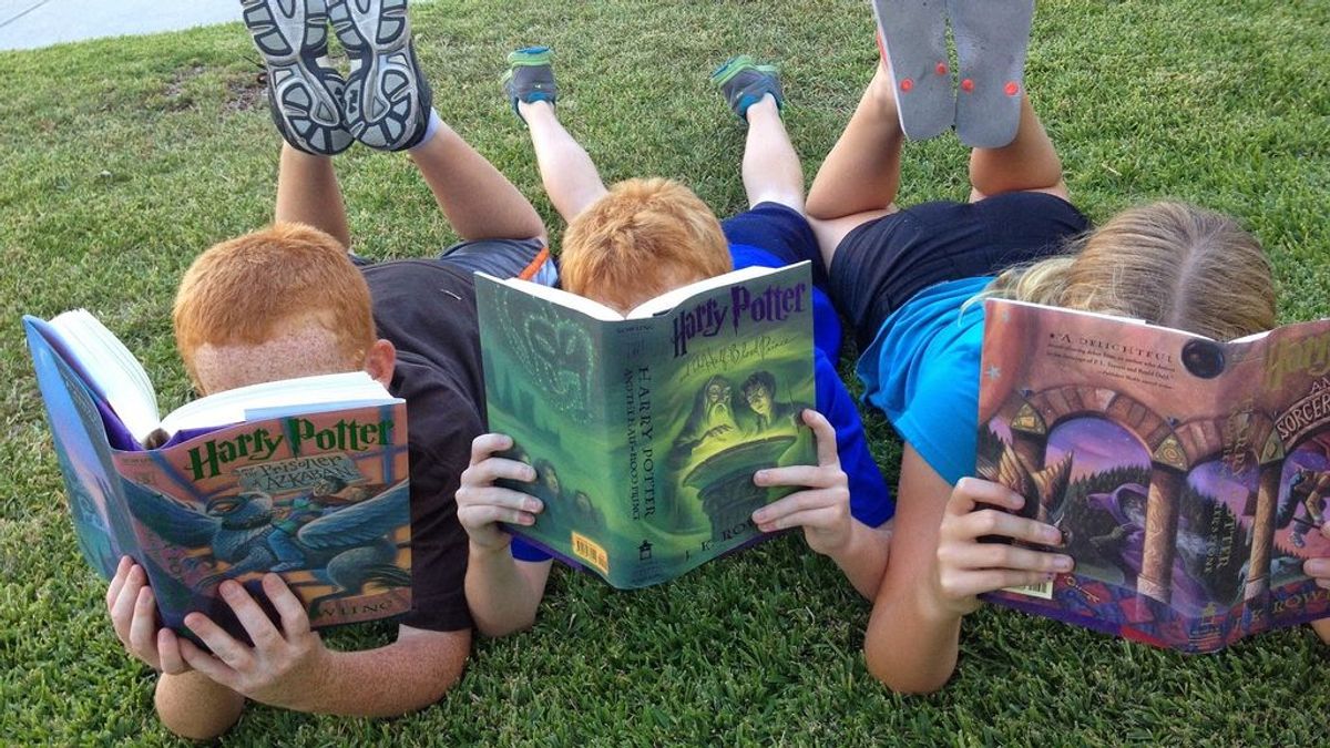 Niños leyendo
