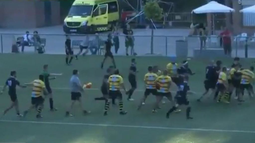 La brutal agresión de un jugador a su rival en un partido de rugby disputado en Barcelona