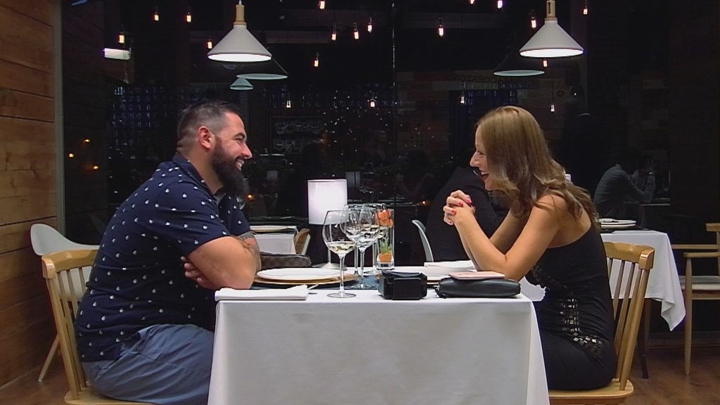 Manuel y Manuela cenan en 'First dates'.