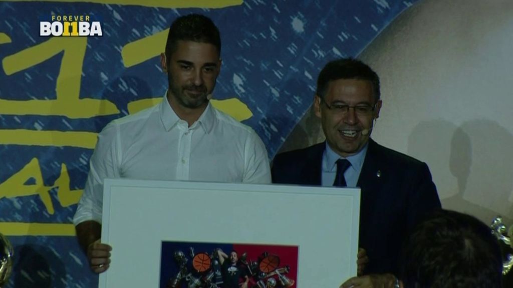 El Barça retira la camiseta de Juan Carlos Navarro con Ronaldinho y Curry como testigos