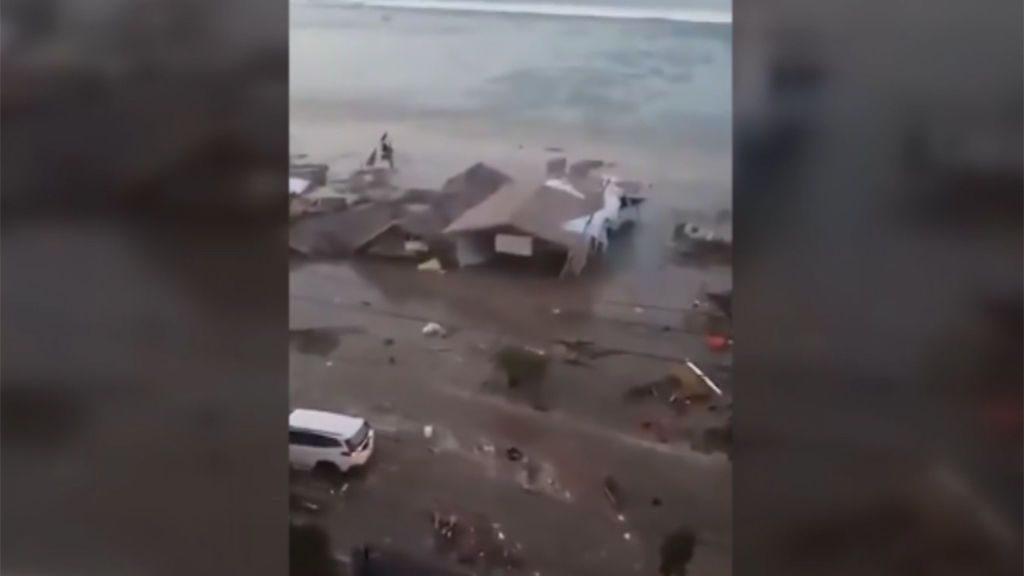 Indonesia vuelve a sentir el pavor de una ola gigantesca y aterradora