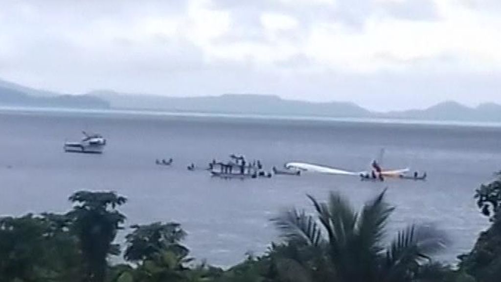 Peligroso amerizaje de un Boeing 737 en Micronesia