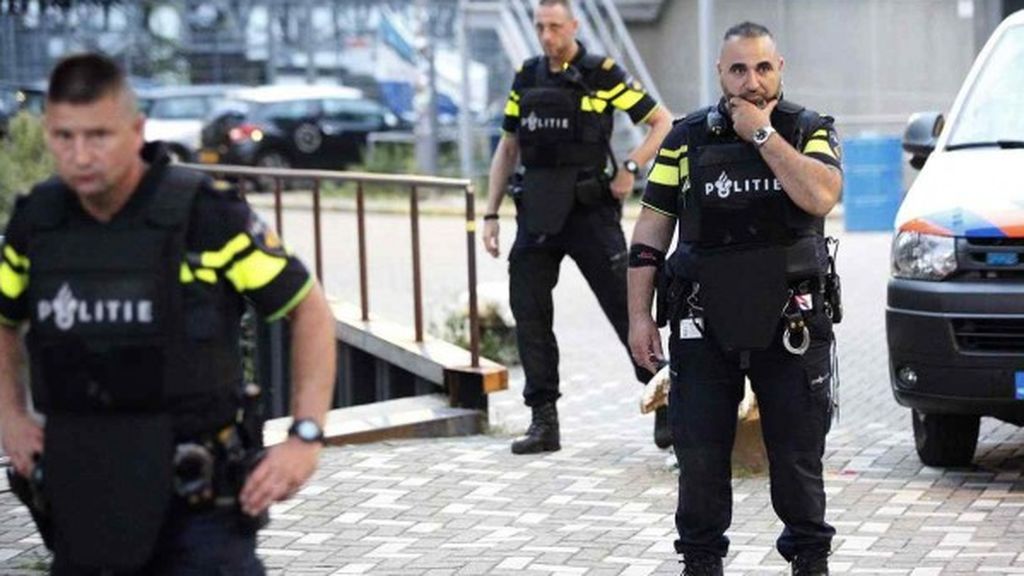 Siete detenidos en Países Bajos sospechosos de plantear un "gran atentado terrorista" Siete detenidos en Países Bajos sospechosos de plantear un "gran atentado terrorista"