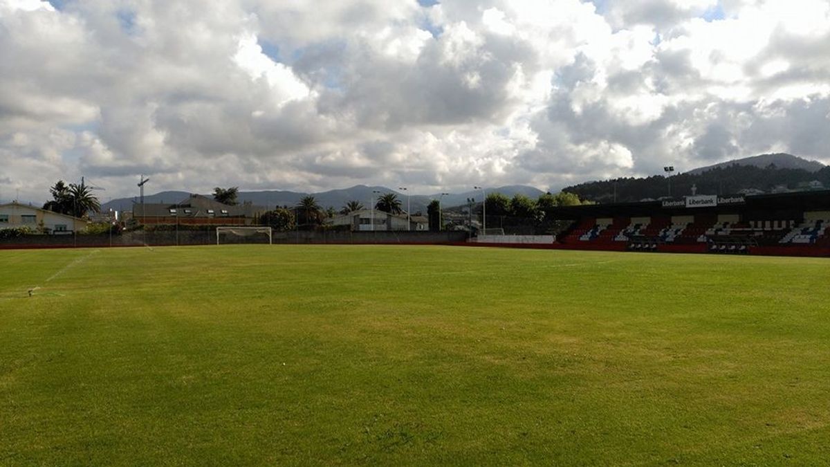 Tragedia en Asturias: Fallece un futbolista de 18 años del Navia tras chocar contra un muro de hormigón durante un partido Tragedia en Asturias: Fallece un futbolista de 18 años del Navia tras chocar contra un muro de hormigón durante un partido