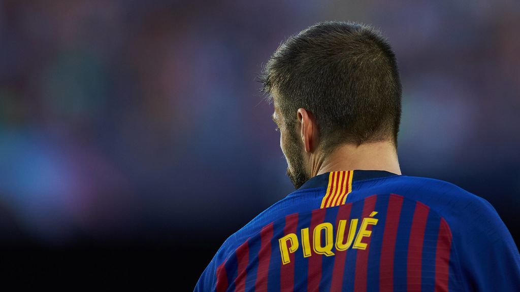 Los gestos de un cabizbajo Piqué en el último entrenamiento tras sus fallos con el Barça