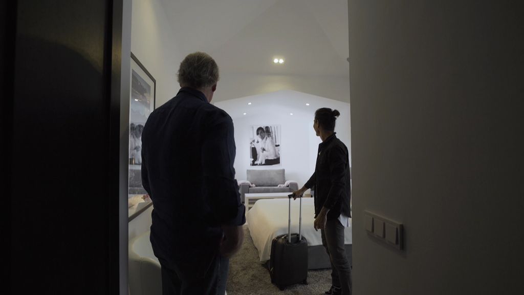 Julio Iglesias Jr también tiene su propia espacio en la casa