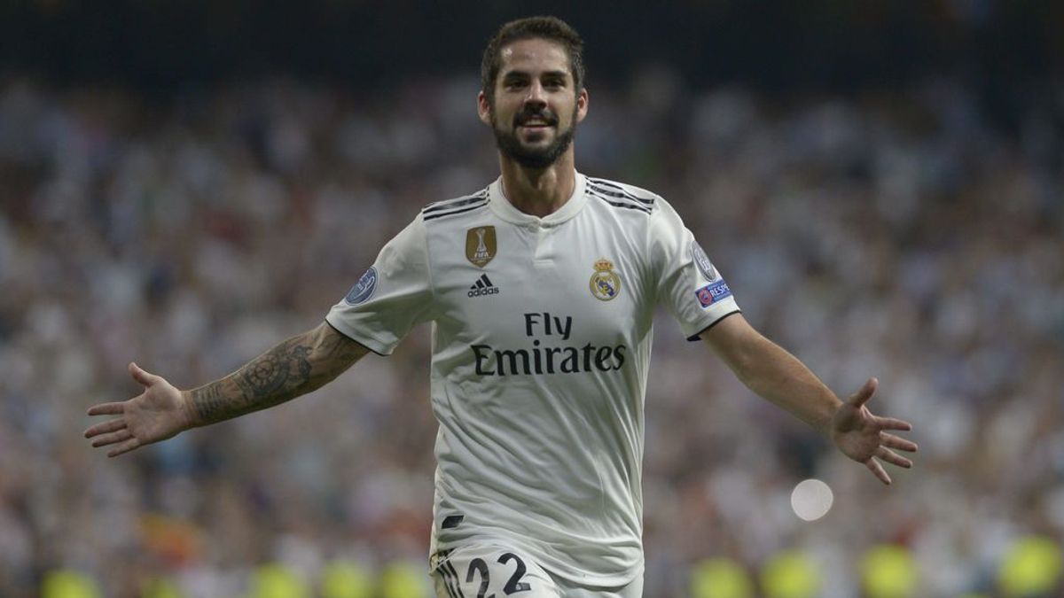 Del quirófano, al banquillo: El gesto de Isco para animar a sus compañeros ante del derbi ante el Atlético Del quirófano, al banquillo: El gesto de Isco para animar a sus compañeros ante del derbi ante el Atlético
