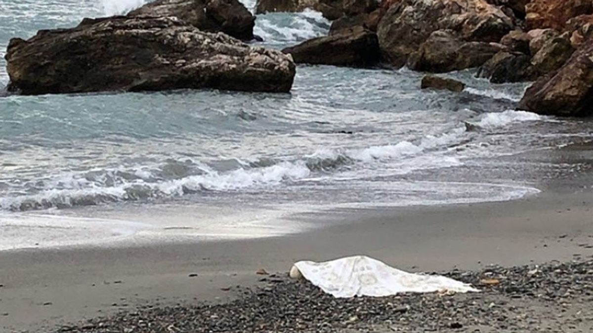 Hallan el cuerpo de una mujer en avanzado estado de descomposición en una playa de Almuñécar