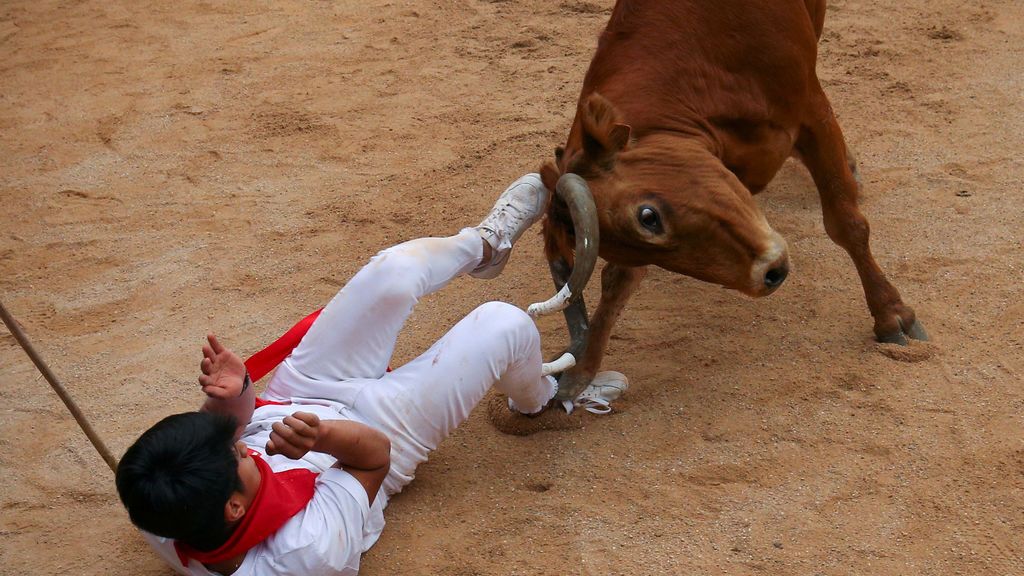 Fallece un hombre tras ser embestido por una vaquilla en las fiestas de Mora de Rubielos (Teruel) Fallece un hombre tras ser embestido por una vaquilla en las fiestas de Mora de Rubielos (Teruel)