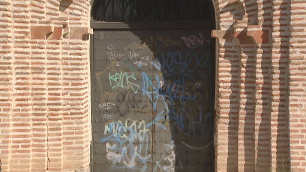 La triste situación de la iglesia más antigua de Madrid: abandonada y llena de basura