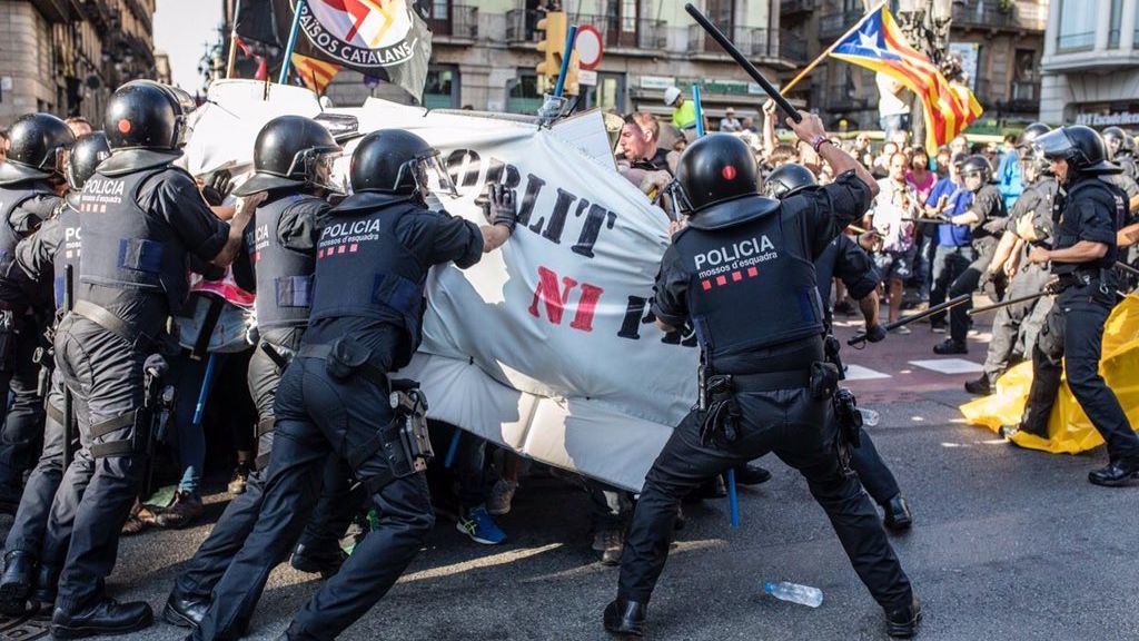 Los Mossos, en entredicho por su actuación tras las manifestaciones de Barcelona
