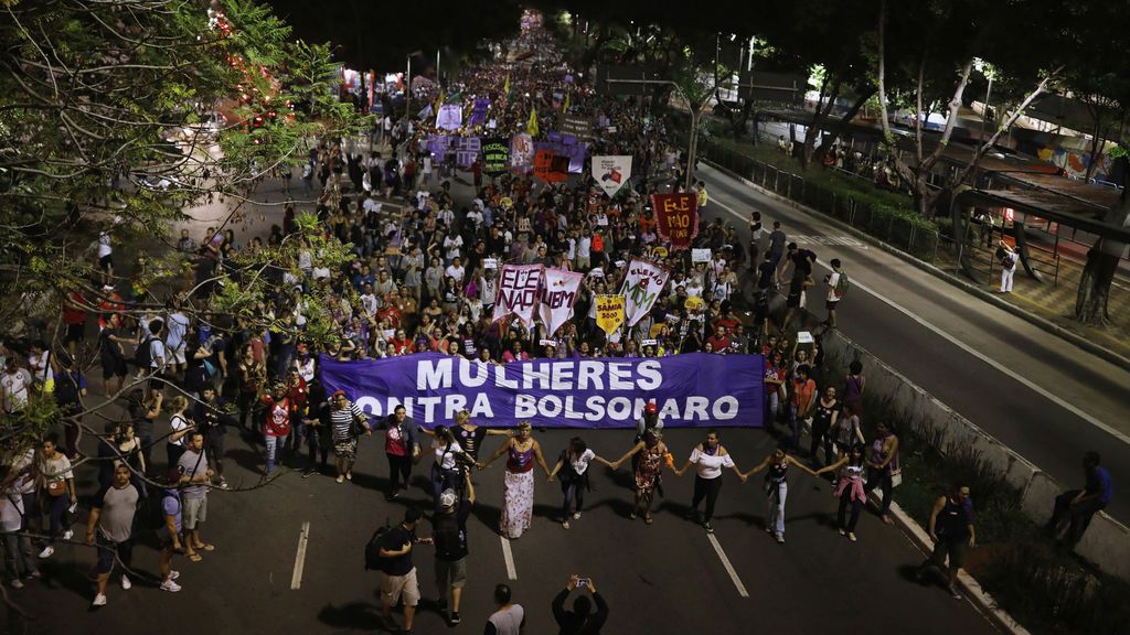 El candidato ultraderechista de Brasil Jair Bolsonaro recibe el alta