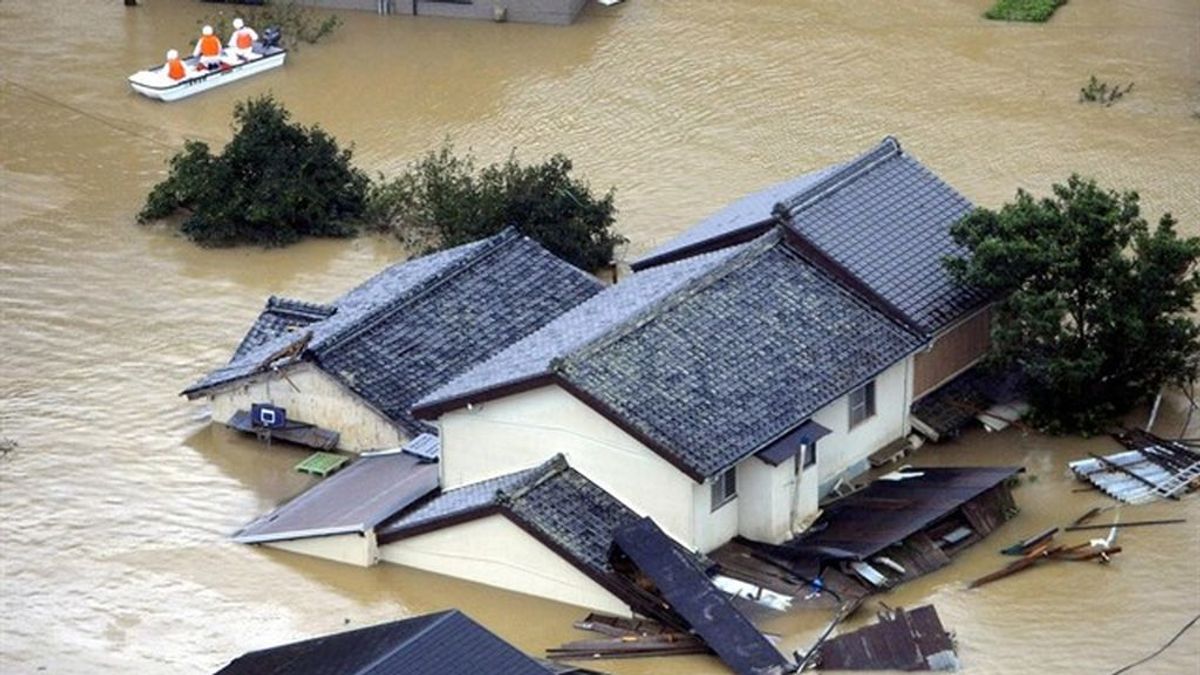 La llegada del tifón 'Trami' a Japón provoca la suspensión de vuelos y miles de evacuaciones en la isla