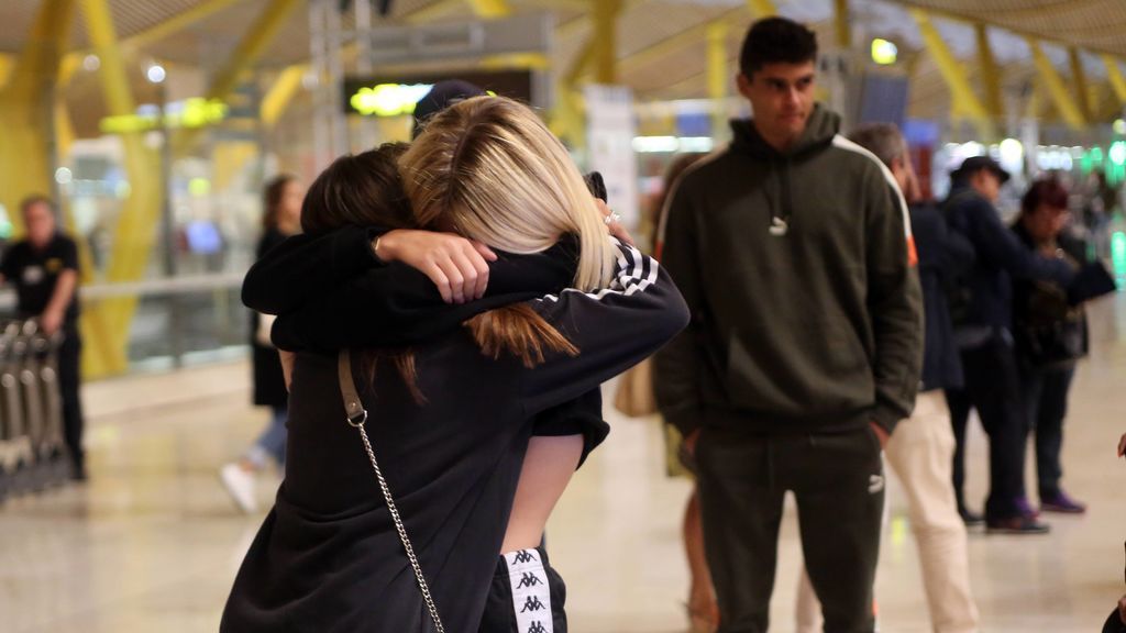 Anita, muy emocionada, minutos antes de embarcar