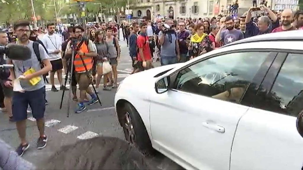 Los CDR cortan el tráfico en Barcelona y 'empapelan' varios edificios
