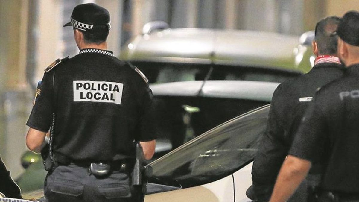 La Policia de Guadalajara detiene a un hombre que se esconde en el maletero para no hacer el control de alcoholemia