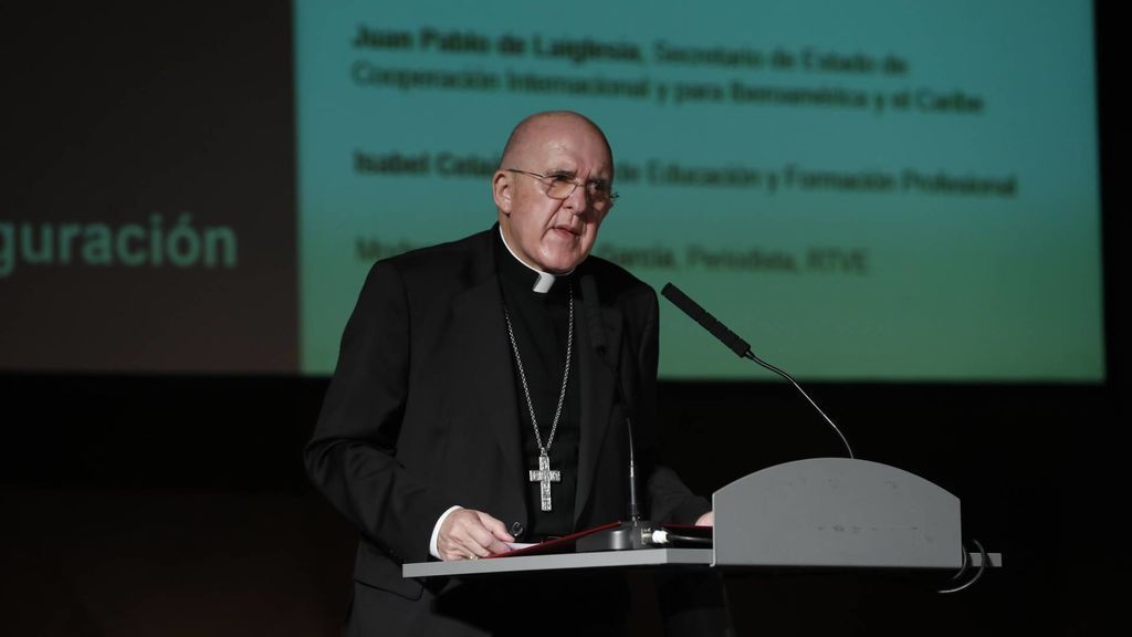 El arzobispo de Madrid, ante el posible entierro de Franco en La Almudena: "La Iglesia acoge a todas las peronas" El arzobispo de Madrid, ante el posible entierro de Franco en La Almudena: "La Iglesia acoge a todas las peronas"