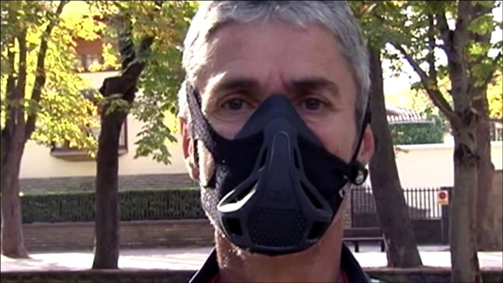 La máscara de Martín Fitz con la que se recupera de un atropello en septiembre