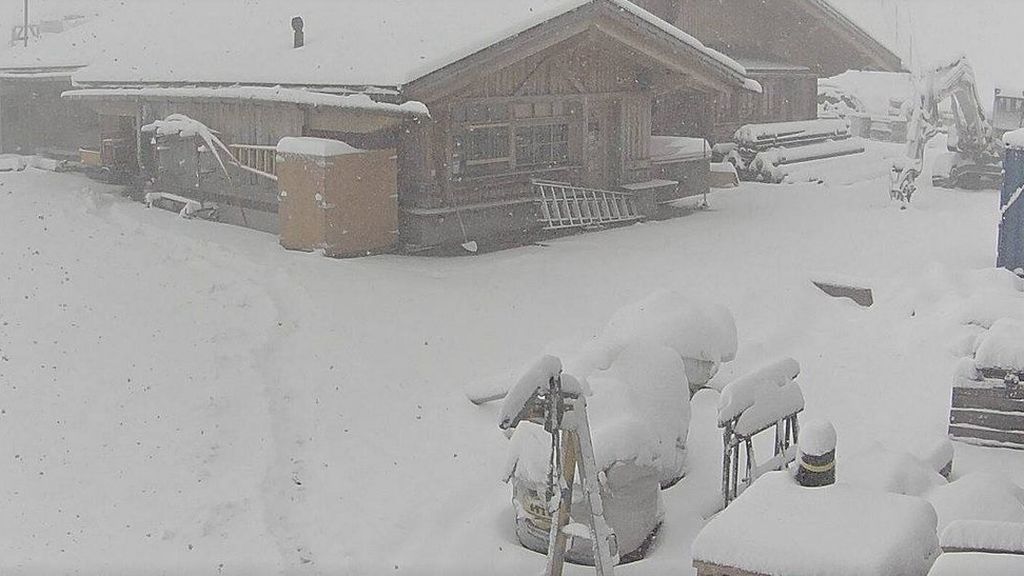 En los Alpes 'comienza' el invierno: imágenes de la primera nevada importante