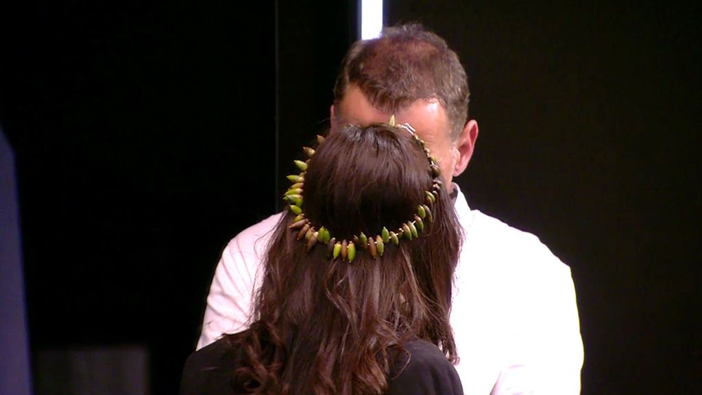 Imágenes inéditas de 'GH VIP': ¡Carlos Lozano y Miriam Saavedra se besaron después de la gran bronca!