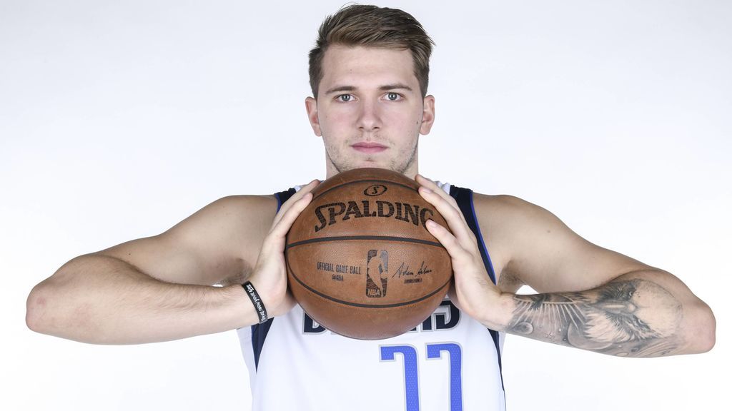 El show de Luka Doncic en su primer partido con los Mavericks: velocidad, defensa y triples