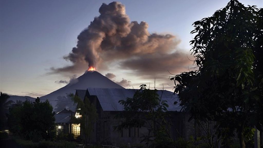 Terremoto, tsunami y ahora erupción de un volcán en Indonesia