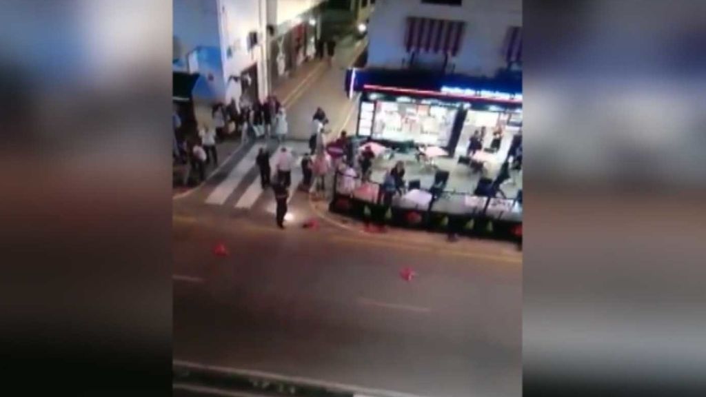Secuestran a un hombre a tiros en pleno centro de Estepona
