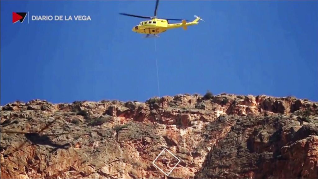 El espectacular rescate de un paracaidista en la sierra de Alicante