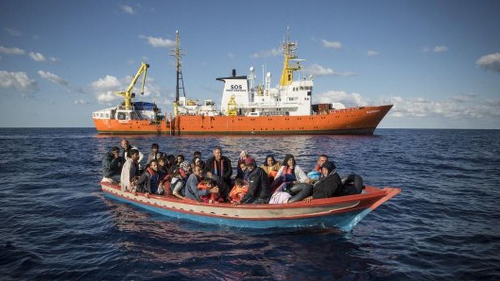 El Aquarius llega a Marsella sin saber si podrá volver a zarpar hacia aguas internacionales