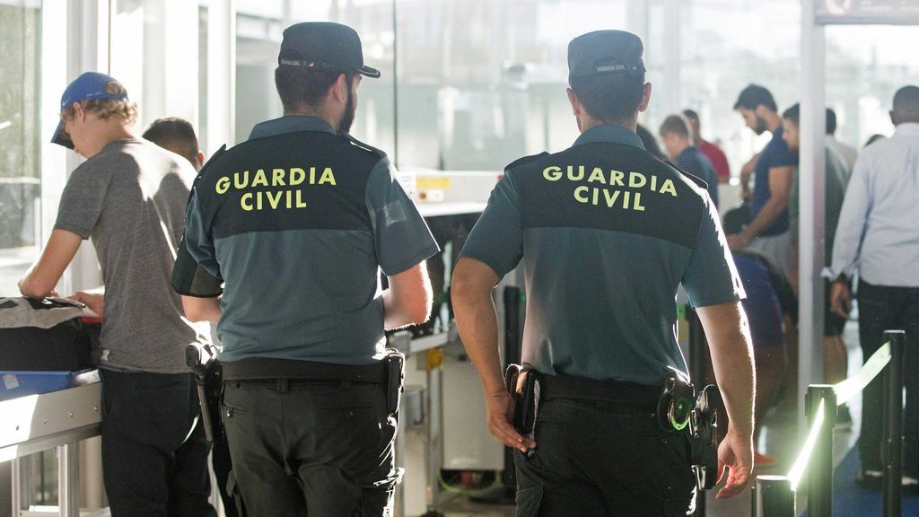 La equiparación salarial de policías y guardias civiles se reflejará en sus nóminas de octubre