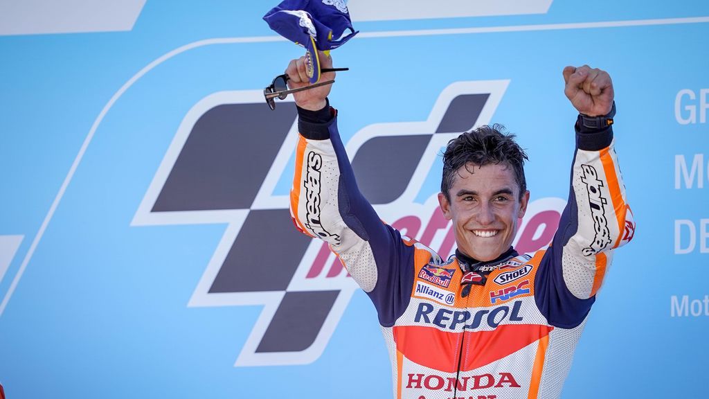 Marc Márquez revoluciona las redes sociales con un divertido tuit: "Cuando tu novia te dice que está sola en casa"