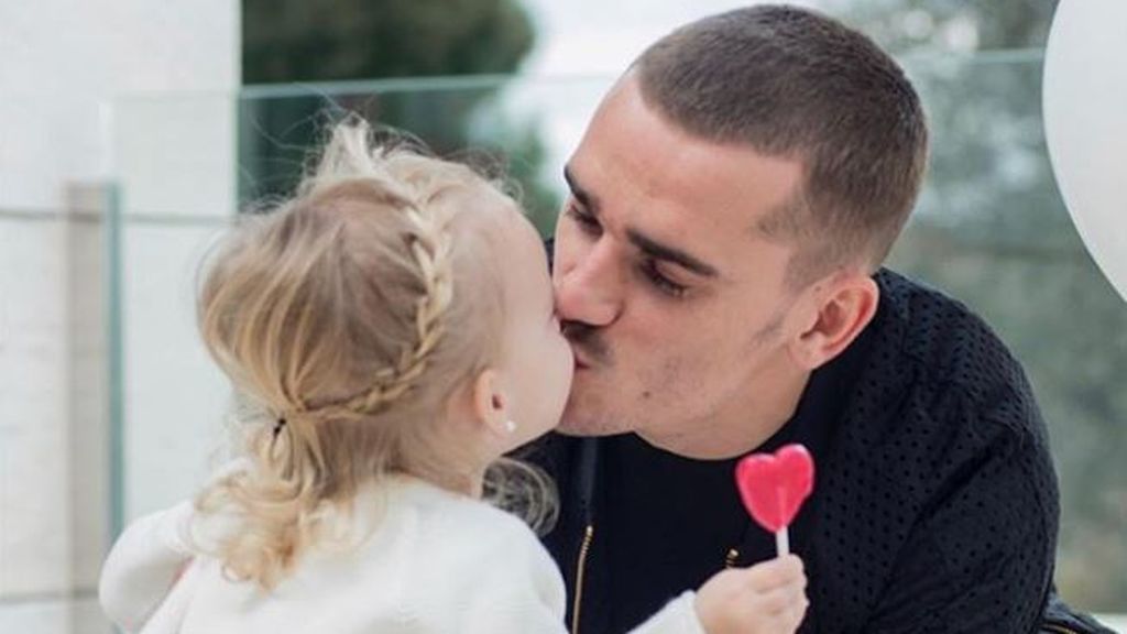 ¡Es un niño! La espectacular forma con la que Griezmann y Erika anuncian que vuelven a ser padres